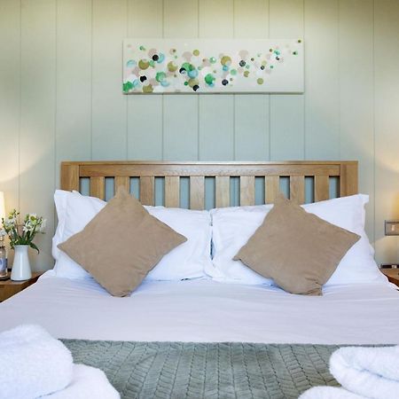 Whileaway Lodge, Strawberryfield Park เชดดาร์ ภายนอก รูปภาพ