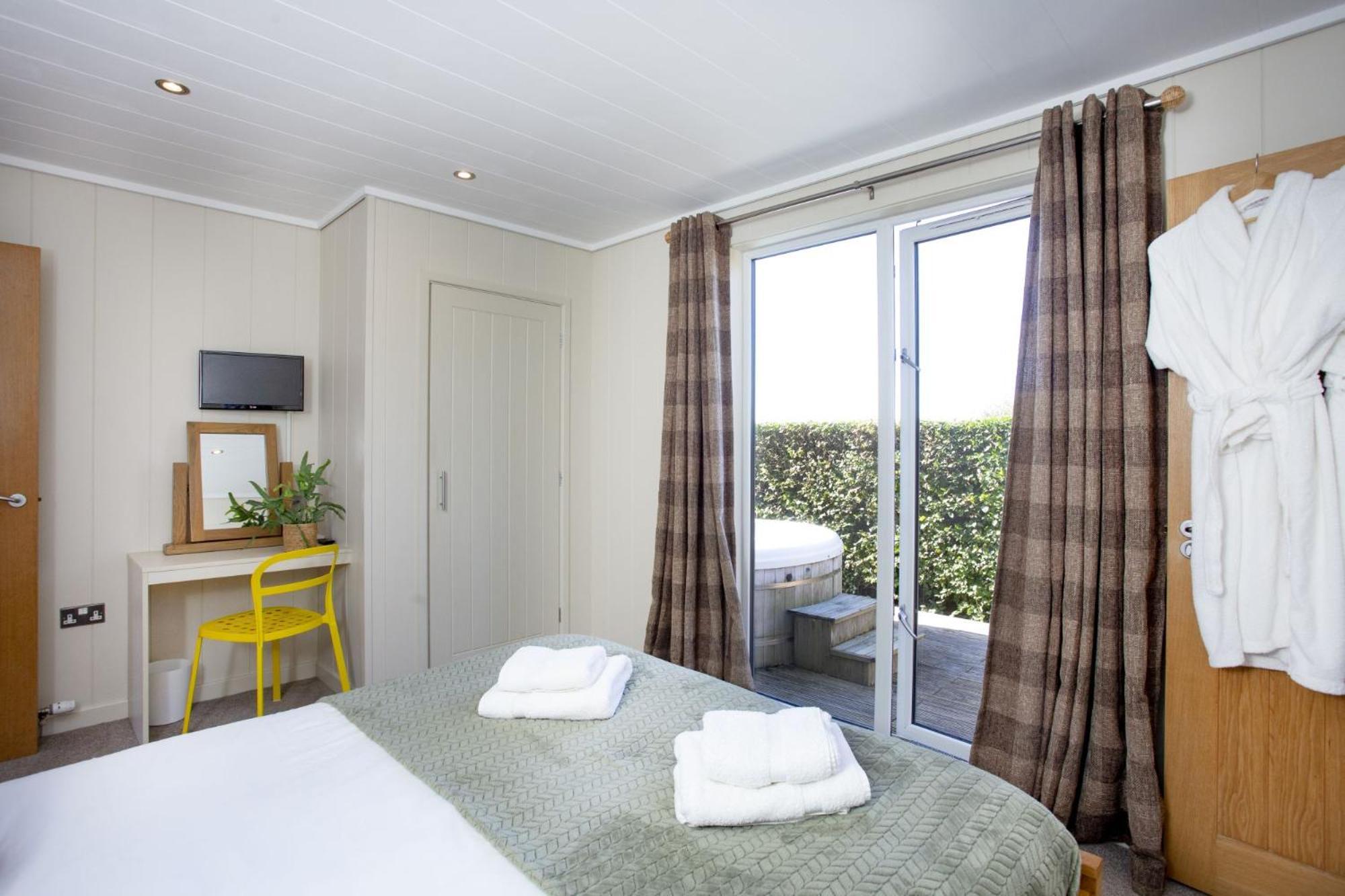 Whileaway Lodge, Strawberryfield Park เชดดาร์ ภายนอก รูปภาพ